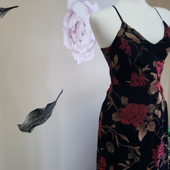 Storee Red Floral Velvet Dress - Picture 3 of 8